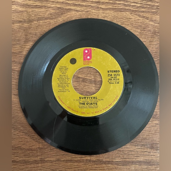 The O’JAYS- Single 7” Vinyl Record 45 Rpm- 1975 - CBS Records - Picture 1 of 4